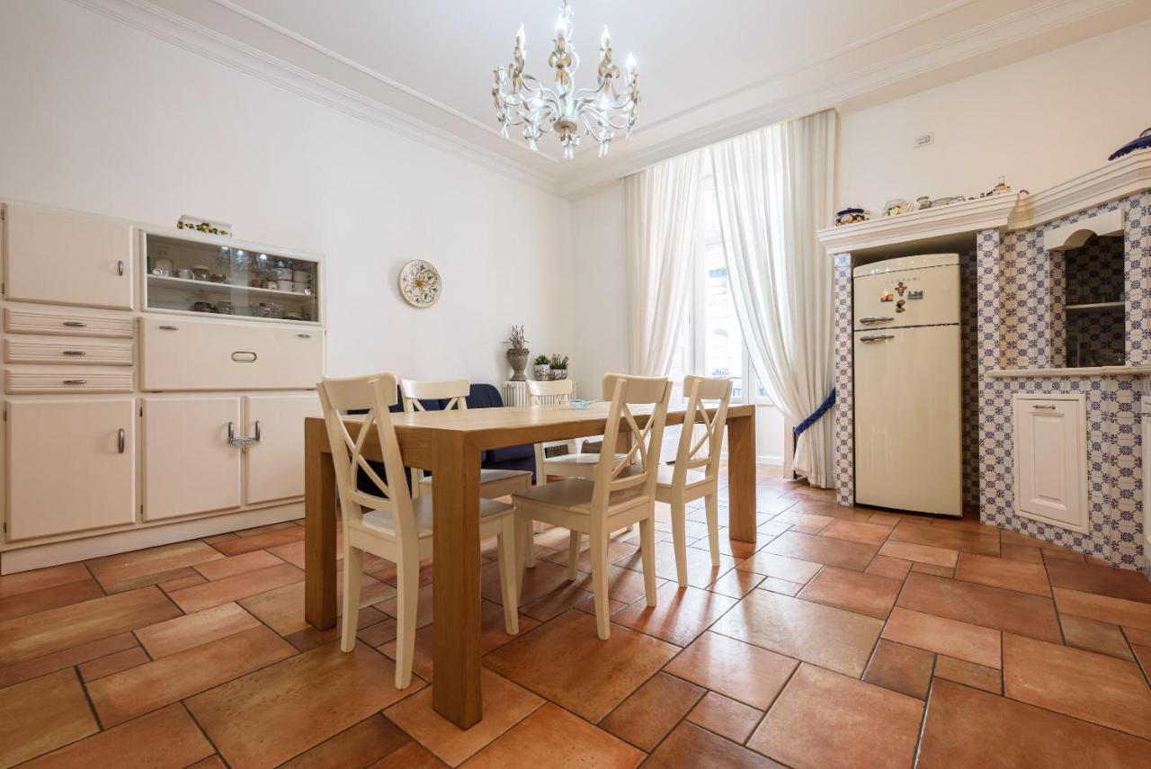 Palazzo Dello Spagnolo Suite نابولي المظهر الخارجي الصورة